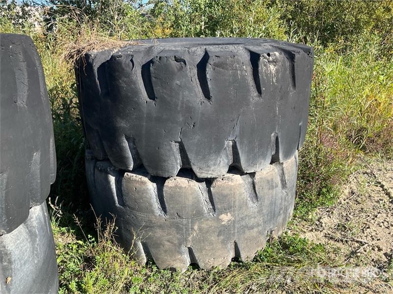 Quantity of (4) 29.5R25 Loader Tires Opony, koła i felgi