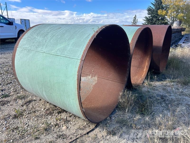 Quantity of (4) 3 ft - 5 ft Steel Tubes Andre komponenter