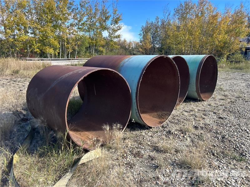 Quantity of (4) 3 ft - 5 ft Steel Tubes Andre komponenter