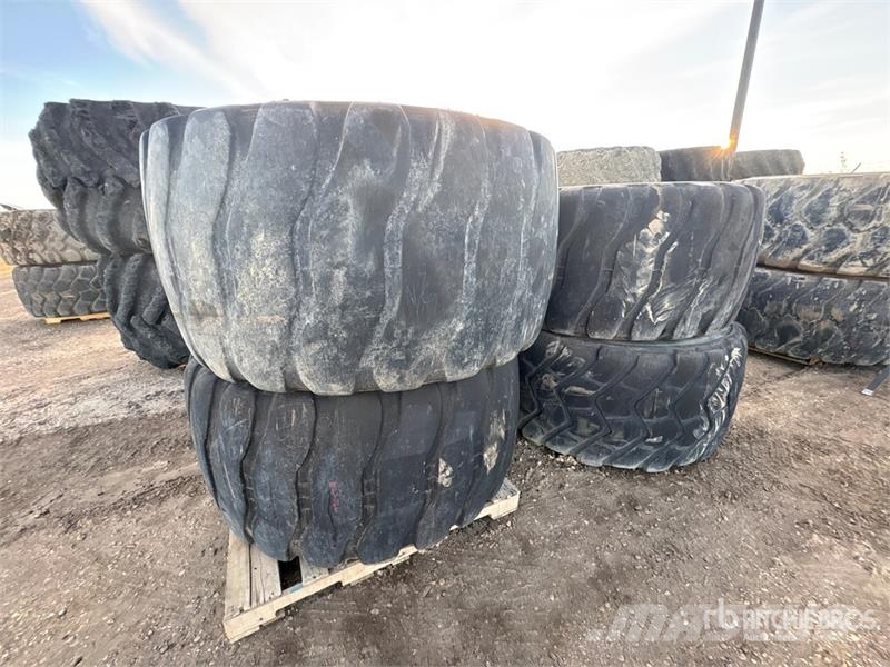 Quantity of (4) 30/65R25 Tires Gume, točkovi i felne