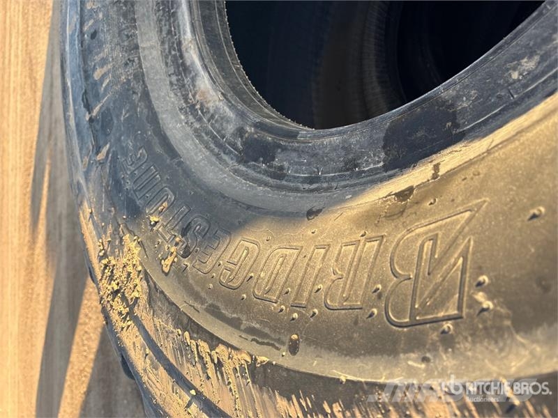 Quantity of (4) 30/65R25 Tires Gume, točkovi i felne