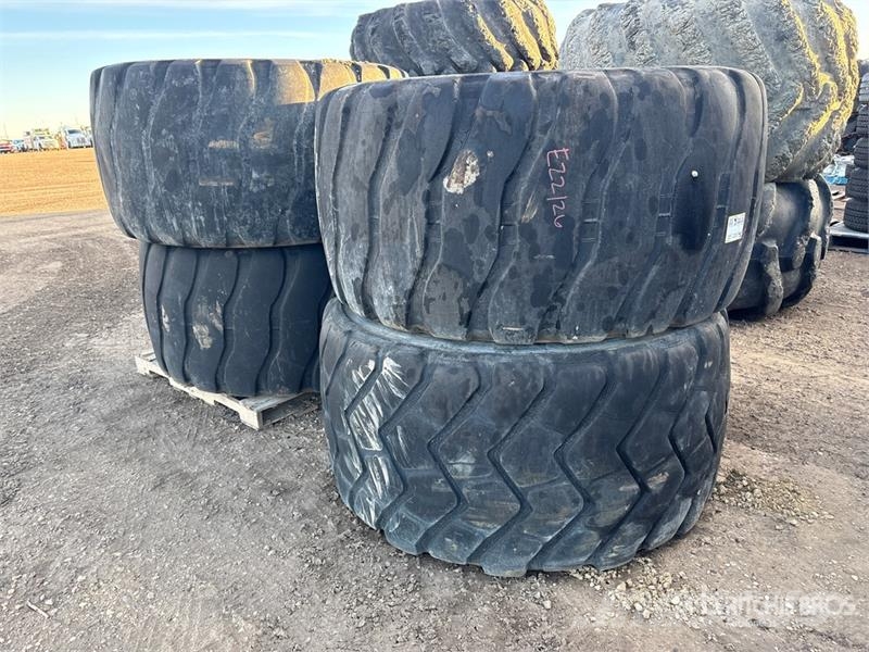 Quantity of (4) 30/65R25 Tires Gume, točkovi i felne