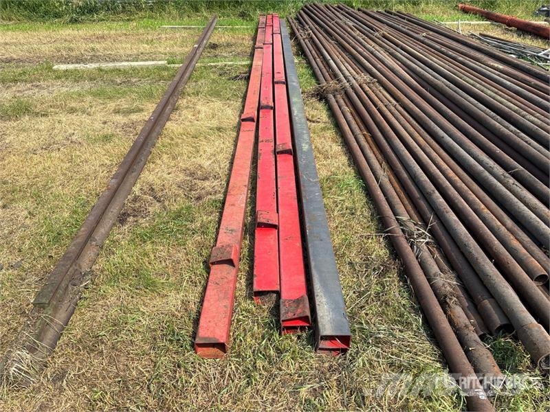 Quantity of (4) 30 ft Steel Mounting Rails Drugi deli