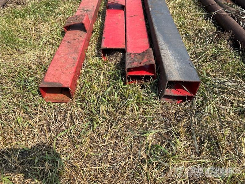 Quantity of (4) 30 ft Steel Mounting Rails Drugi deli