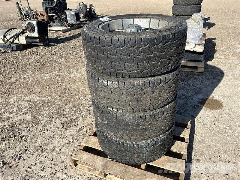 Quantity of (4) 305/55R20 20 Inch Tires Pneumatiky, kola a ráfky