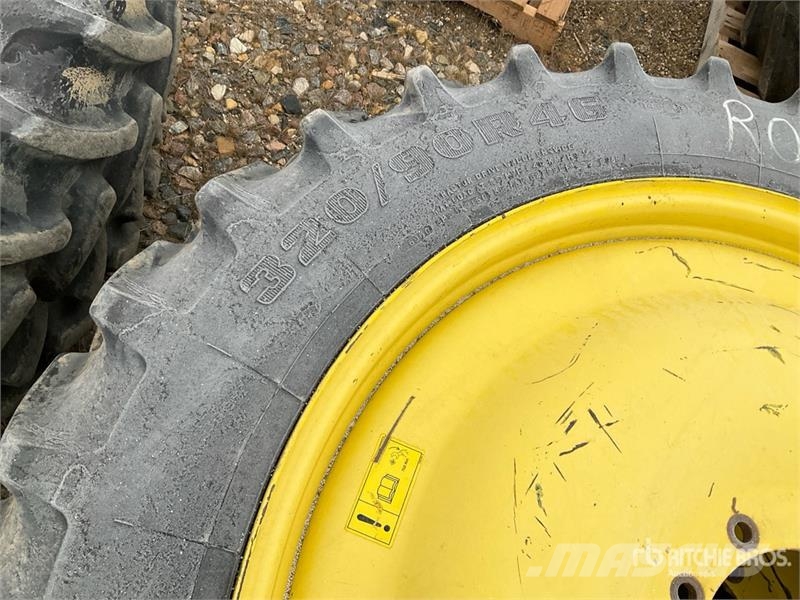 Quantity of (4) 320/90R46 Sprayer Tires - Fits Joh الإطارات والعجلات والحافات