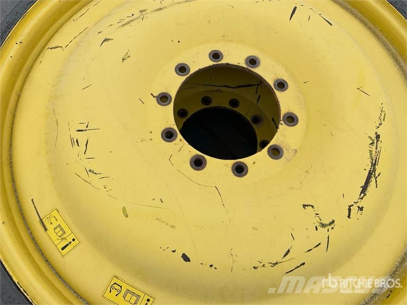 Quantity of (4) 320/90R46 Sprayer Tires - Fits Joh الإطارات والعجلات والحافات