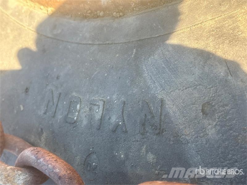  Quantity of (4) 35.5R32 Skidder Tires 轮胎、车轮、轮圈