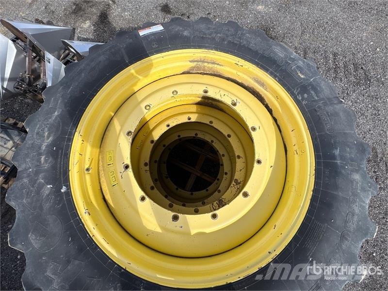 Quantity of (4) 380/105R50 Firestone Tires - Fits Gume, točkovi i felne