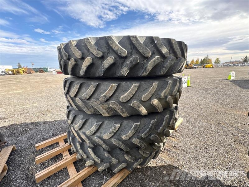 Quantity of (4) 380/105R50 Firestone Tires - Fits Gume, točkovi i felne