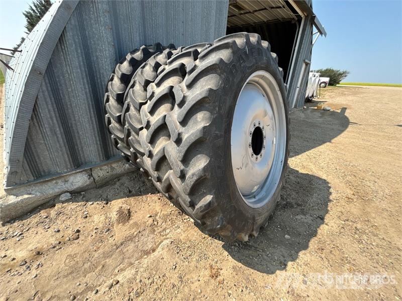 Quantity of (4) 380/90R46 Sprayer Tires Tires - Fi Opony, koła i felgi