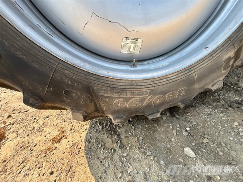 Quantity of (4) 380/90R46 Sprayer Tires Tires - Fi Opony, koła i felgi
