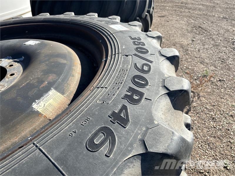 Quantity of (4) 380/90R46 Sprayer Tires - Fits Cas الإطارات والعجلات والحافات