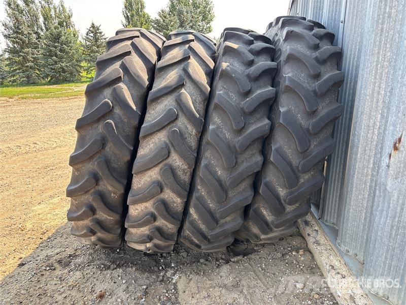 Quantity of (4) 380/90R46 Sprayer Tires Tires - Fi Opony, koła i felgi
