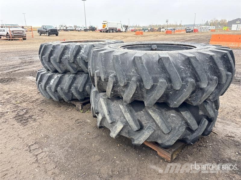 Quantity of (4) 460/85-34 Tires Gume, kotači i naplatci