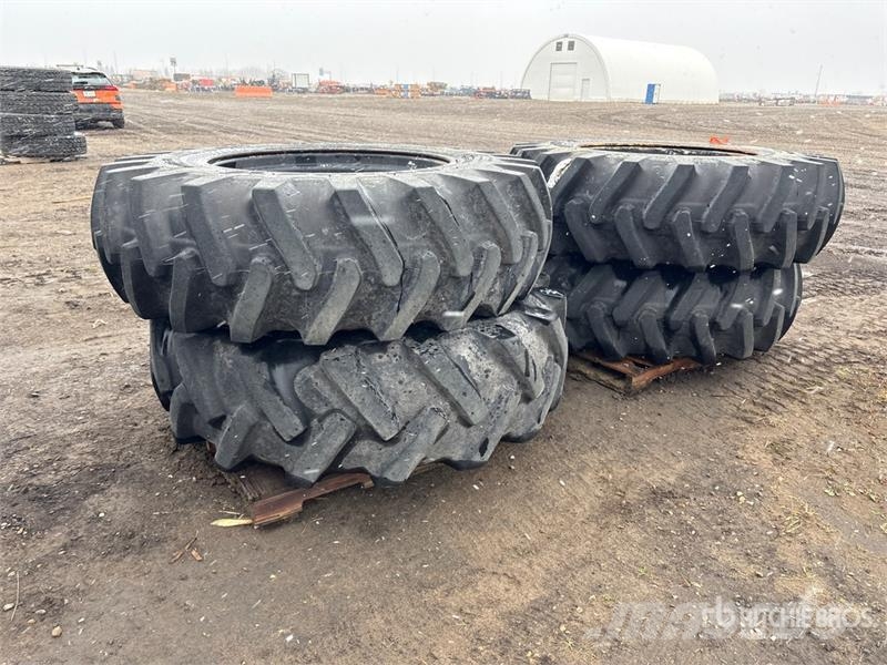 Quantity of (4) 460/85-34 Tires Gume, kotači i naplatci