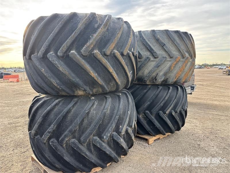 Quantity of (4) 66/43.00x25 Tires Gume, točkovi i felne