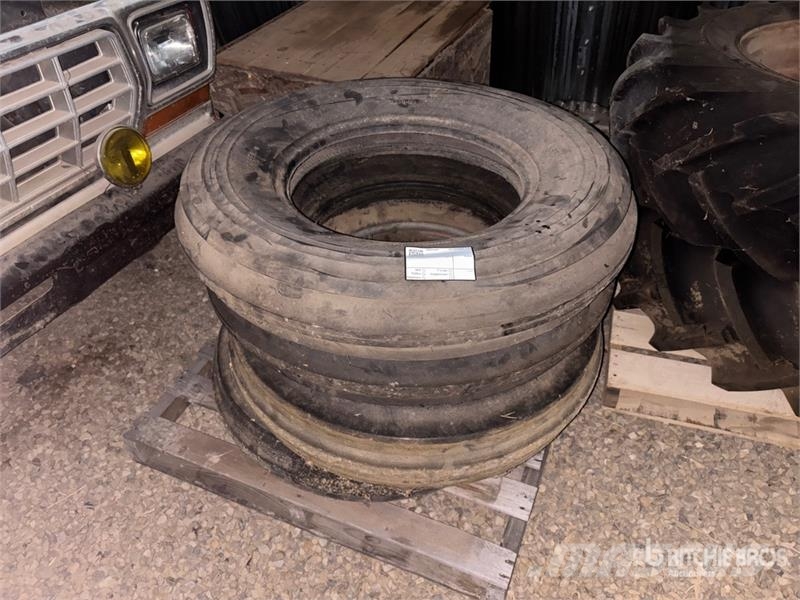 Quantity of (4) 7.50-18 Implement Tires Gume, točkovi i felne