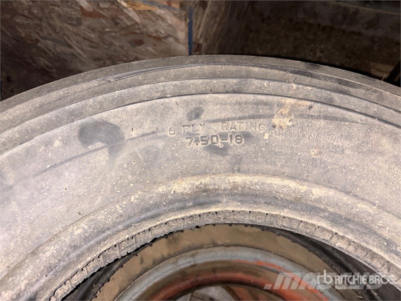 Quantity of (4) 7.50-18 Implement Tires Gume, točkovi i felne