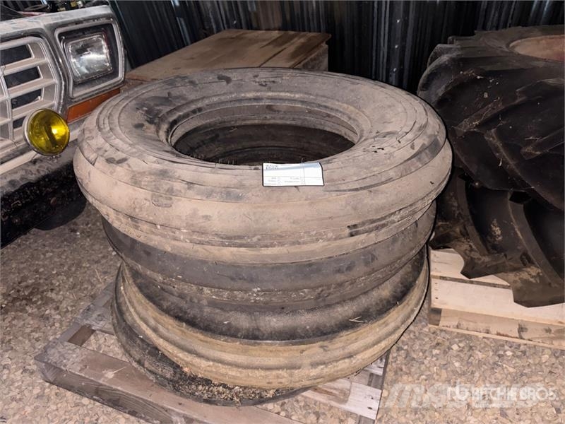 Quantity of (4) 7.50-18 Implement Tires Gume, točkovi i felne