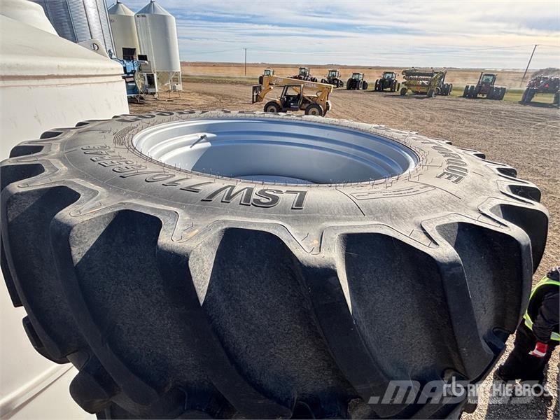  Quantity of (4) 710/65R46 Sprayer Tires - Fits Cas الإطارات والعجلات والحافات
