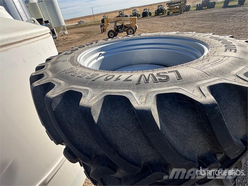  Quantity of (4) 710/65R46 Sprayer Tires - Fits Cas الإطارات والعجلات والحافات