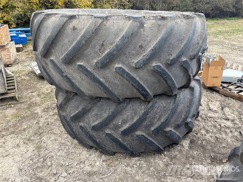  Quantity of (4) 710/70R42 Tires الإطارات والعجلات والحافات