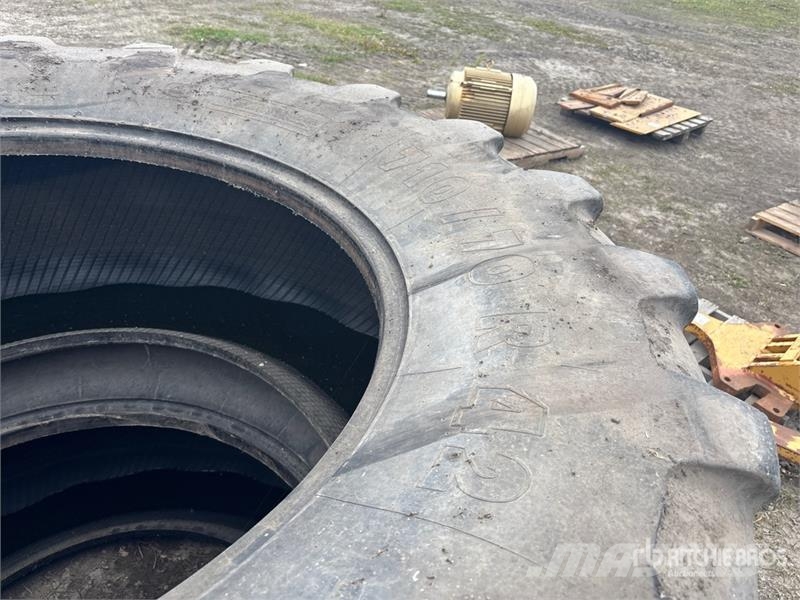  Quantity of (4) 710/70R42 Tires الإطارات والعجلات والحافات