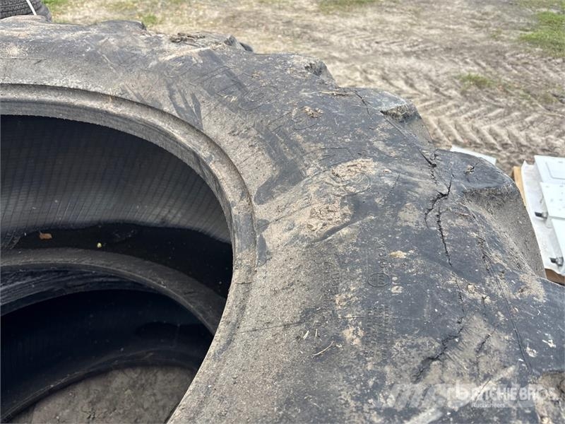  Quantity of (4) 710/70R42 Tires الإطارات والعجلات والحافات