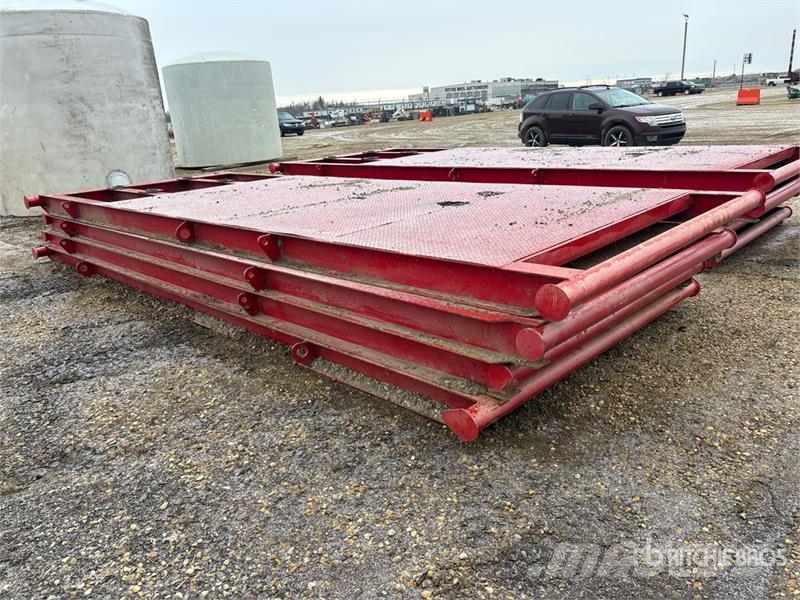 Quantity of (4) 8 ft 6 in x 22 ft 4 in Steel Skid معدات البناء - غير ذلك