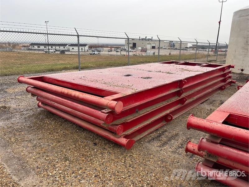Quantity of (4) 8 ft 6 in x 22 ft 4 in Steel Skid معدات البناء - غير ذلك