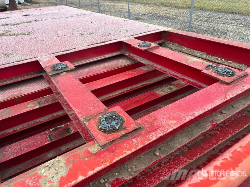 Quantity of (4) 8 ft 6 in x 22 ft 4 in Steel Skid معدات البناء - غير ذلك