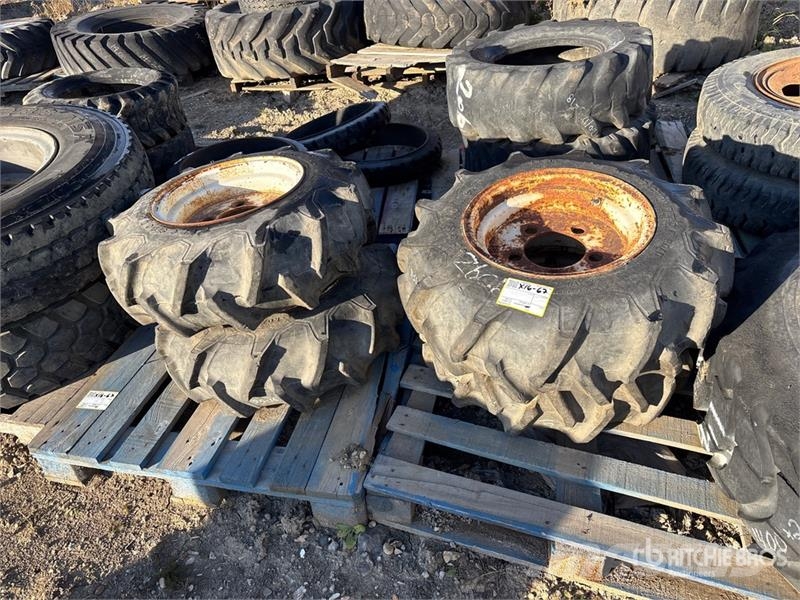 Quantity of (4) 9.5-16 Tires Gume, točkovi i felne