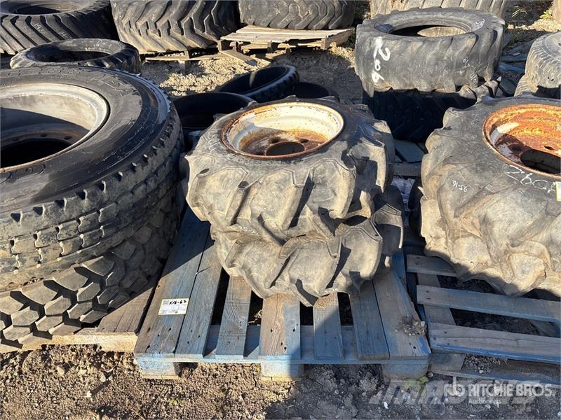 Quantity of (4) 9.5-16 Tires Gume, točkovi i felne