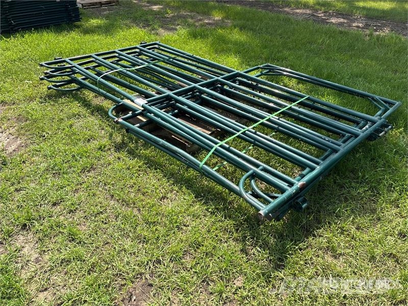 Quantity of (4) 9 ft 6 in x 4 ft 10 in Steel Swing Weitere Viehgeräte