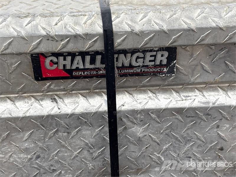  Quantity of (4) Aluminum Plated Truck Tool Box معدات البناء - غير ذلك
