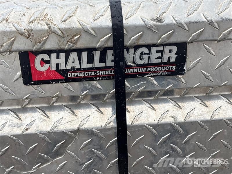 Quantity of (4) Aluminum Plated Truck Tool Box Sonstige Baumaschinen