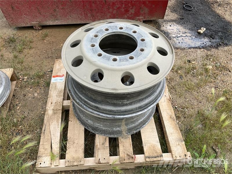 Quantity of (4) Aluminum Semi Tire Rims Transportes - Outros