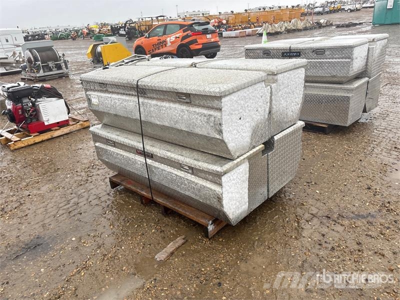  Quantity of (4) Aluminum Plated Truck Tool Box معدات البناء - غير ذلك