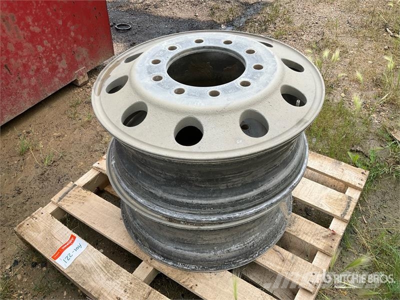 Quantity of (4) Aluminum Semi Tire Rims Transportes - Outros