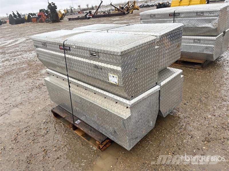 Quantity of (4) Aluminum Plated Truck Tool Box Sonstige Baumaschinen