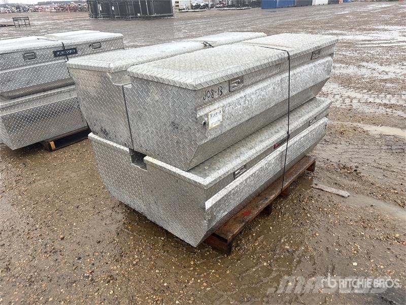  Quantity of (4) Aluminum Plated Truck Tool Box معدات البناء - غير ذلك