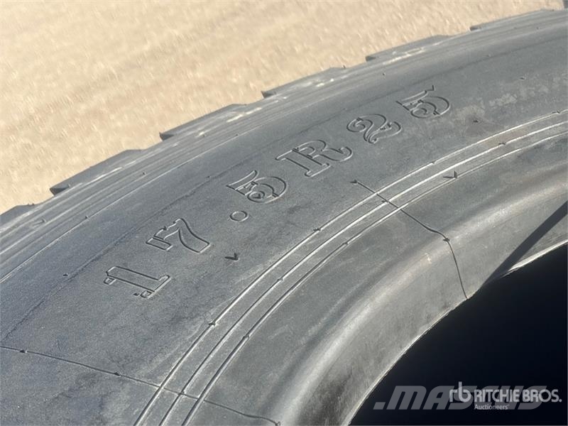 Quantity of (4) Beaver 17.5R/25 Tires - Fits Wheel Gume, točkovi i felne