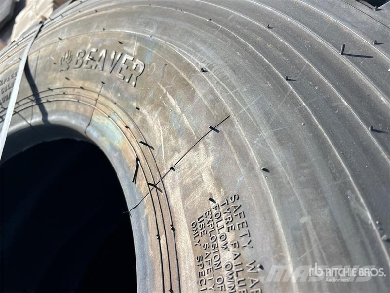 Quantity of (4) Beaver 17.5R25 Tires (Unused) Opony, koła i felgi