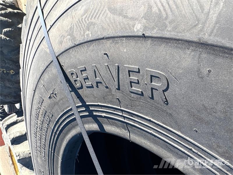 Quantity of (4) Beaver 17.5R/25 Tires - Fits Wheel Gume, točkovi i felne