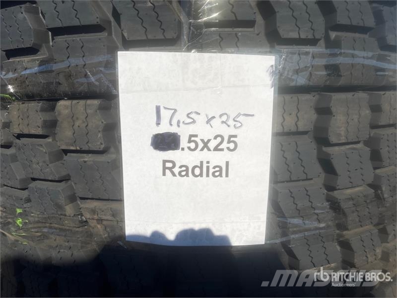 Quantity of (4) Beaver 17.5R/25 Tires - Fits Wheel Gume, točkovi i felne