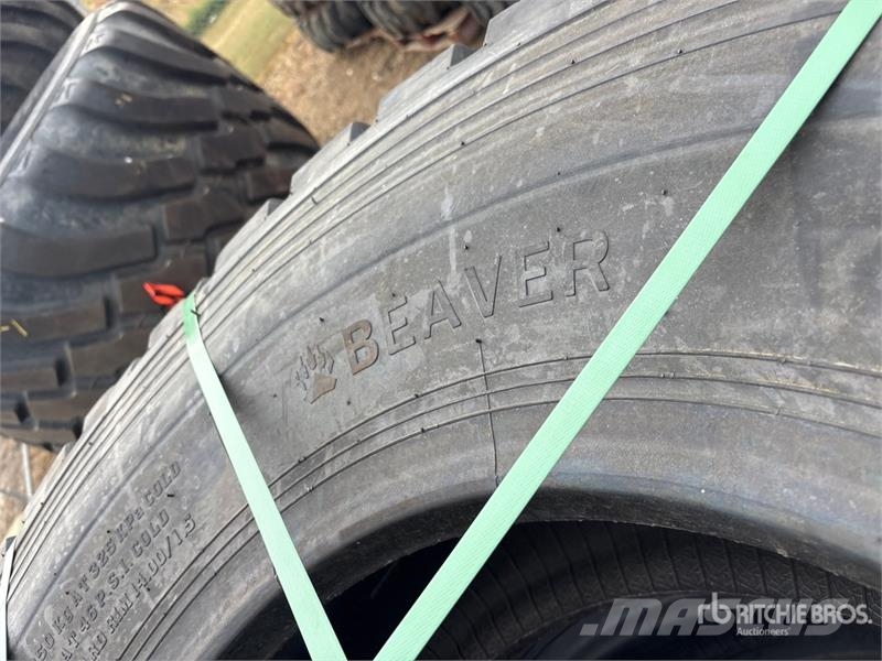  Quantity of (4) Beaver 17.5R25 Radial Tires الإطارات والعجلات والحافات