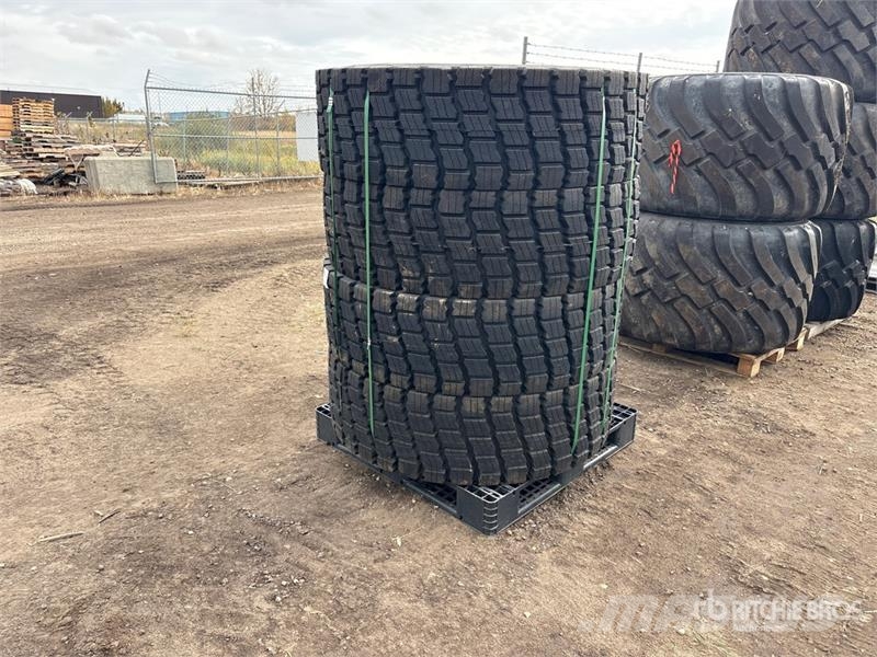  Quantity of (4) Beaver 17.5R25 Radial Tires الإطارات والعجلات والحافات