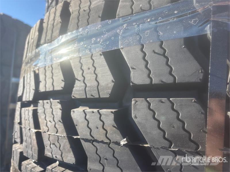 Quantity of (4) Beaver 23.5R25 Tires - Fits Grader Gume, točkovi i felne
