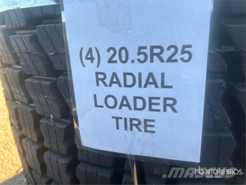 Quantity of (4) Beaver 20525E3L3 20.5x25 Tires - F Gume, točkovi i felne